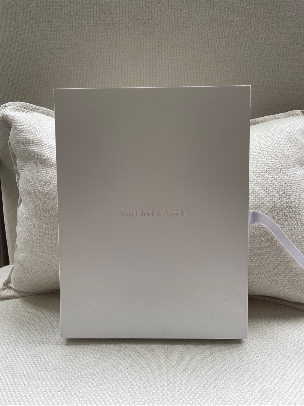 Van Cleef & Arpels Cream-White Luxury Presentation Box/Coffee Table Book